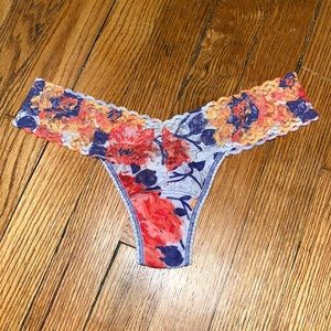NWOT Hanky Panky low rise thong panties. Lace. White floral print.